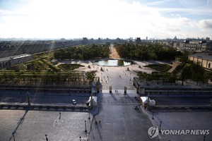 파리 올림픽 성화, 루브르 박물관 앞 튈르리 정원서 타오른다