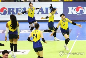 현대건설, 챔프전 첫판 &apos;0-2→3-2&apos; 대역전승…모마 37득점