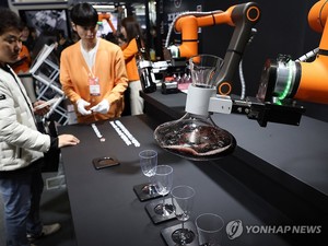 로봇이 바리스타, 소믈리에 역할까지…한화로보틱스 신제품 공개