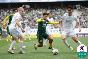 시즌 첫 현대가 더비 2-2 무승부…이동준, 친정 울산에 &apos;비수&apos;