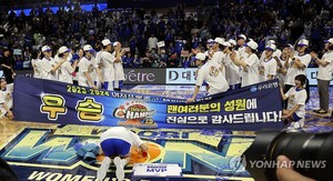 챔프전 2년 연속 MVP 김단비 "이제 더는 우승 못하겠어요, 하하"