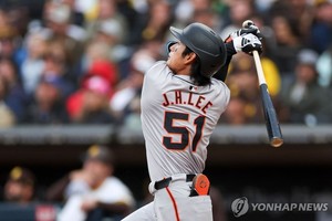 이정후, MLB 3경기 만에 첫 홈런…한국 선수로는 15번째(종합)