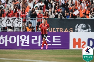BTS 뷔가 응원한 K리그1 강원, 린가드 없는 서울과 1-1 무승부