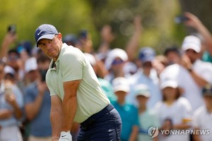 매킬로이 "남자 골프의 PGA·LIV 분열, 바람직하지 않다"