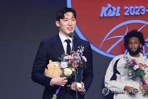 &apos;기록적 시즌&apos; 보낸 이정현, 프로농구 기량발전상 수상