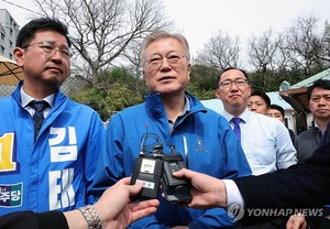 문재인 전 대통령, 윤석열 대통령에 각 세우며 부산·울산·경남 후보 지원 나서