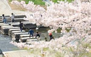 맑고 포근한 사전투표 둘째 날…큰 일교차·안개 유의(오늘 날씨 예보)