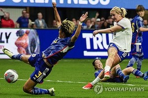 미국 여자축구, 5만 관중 모인 안방 경기서 일본에 2-1 승