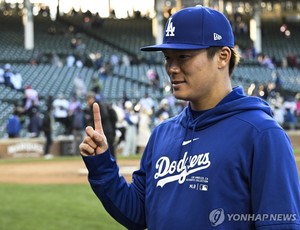 MLB 투수 최고액 야마모토, 컵스 제물로 마침내 데뷔승