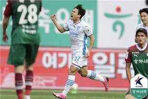 &apos;정재희 또 결승골&apos; 포항, 대전에 2-1 역전승…K리그1 선두로(종합)