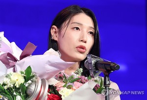 은퇴 미룬 &apos;배구 제왕&apos; 김연경 "내년 우승 도전…7번째 MVP도"(종합)
