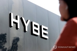 자산 5조원 돌파한 하이브, 엔터사 첫 &apos;대기업&apos; 눈앞…BTS 끌고 뉴진스 밀고