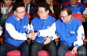 이재명 과반 압승 예측에 "국민의 선택 겸허한 마음으로 마지막까지 지켜볼 것"