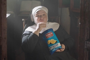 수녀가 성체로 빵 대신 감자칩을…중단된 이탈리아 TV 광고