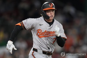 MLB 초특급 유망주 홀리데이, 데뷔전서 4타수 무안타