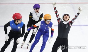 쇼트트랙 박지원, 1,500ｍ 1위로 태극마크…황대헌은 또 반칙(종합)