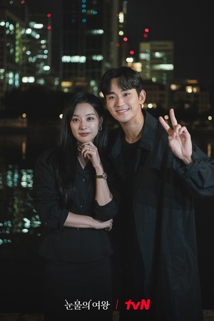 "온 세상이 해인"…&apos;눈물의 여왕&apos; 김수현-김지원, 부부 케미로 안방극장 접수