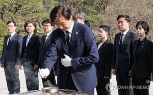 12석 조국혁신당, 공동 교섭단체 구성 주력…교섭단체 구성 요건은 20석