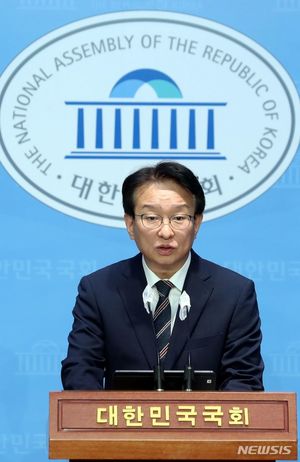 민주당 "국정 쇄신 출발은 &apos;채상병 특검법&apos; 수용…윤석열 대통령 거부권 행사는 국민적 저항 직면"