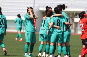 &apos;문미라 멀티골&apos; WK리그 수원FC, 문경 상무에 3-2 역전승