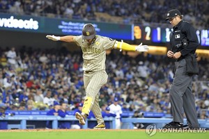 김하성, 시즌 3번째 2루타…3경기 연속 안타·10번째 득점
