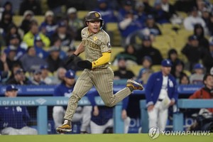 김하성, 개인 한 경기 최다 4볼넷…SD, 다저스에 위닝시리즈