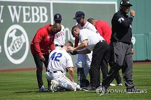 보스턴 외야수 오닐, 수비 중 내야수와 충돌해 8바늘 꿰매