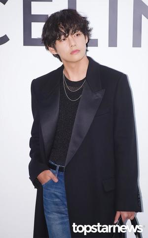 "영화 한 장면?" 방탄소년단(BTS) 뷔, SDT 흑복 자태에 깜짝