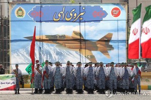 이란, 이스라엘 공격 성공 자축하며 군행진…"재반격시 가혹 응징"(이스라엘 팔레스타인 전쟁)