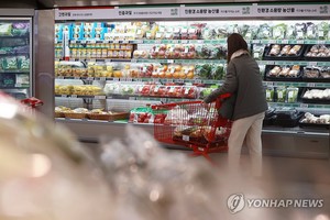 &apos;기록적&apos; 먹거리 물가 인상, 2월 7% 육박…OECD 평균 추월, 35개국 중 3위