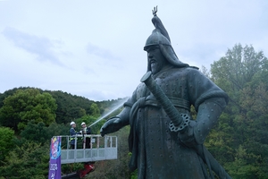 아산시, 이순신 장군 탄신 주간 선포식·동상 친수식 거행