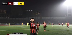 임영웅, 벌크업된 넓은 어깨 터질듯한 웅벅지로 &apos;리턴즈 FC&apos; 업그레이드된 &apos;골 세리머니&apos;