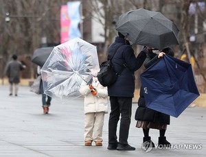 밤부터 전국에 비…경상권·제주도에 강한 바람(오늘 날씨 예보)