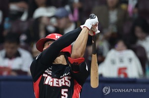 KIA 김도영, KBO 최초 &apos;월간 10홈런-10도루&apos; 진기록 달성(종합)