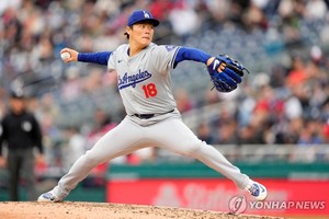 MLB 투수 최고액 야마모토, 6이닝 7K 무실점 역투…시즌 2승째