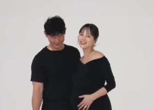 “중간 중간 울컥해”…아유미, 출산 앞두고 ♥권기범과 만삭 화보 촬영