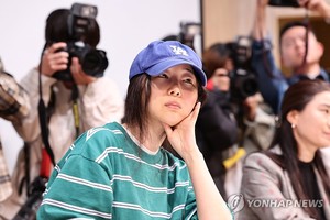 FT "韓여성에 &apos;민희진&apos;은 가부장제에 대결하는 젊은여성"