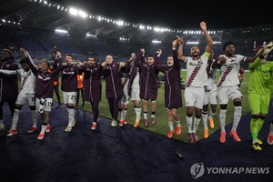 레버쿠젠, 유로파리그도 우승 향해 전진…4강서 AS로마 기선제압