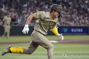 김하성, 애리조나전서 3점 홈런 &apos;쾅&apos;…시즌 5호(종합)