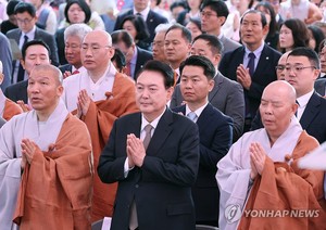 尹, 부처님오신날 축전…"따뜻한 사회 만드는 데 온 힘 쏟겠다"