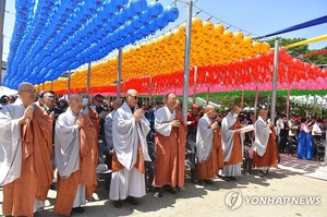"불신을 믿음으로"…김제 금산사서 부처님오신날 봉축법요식