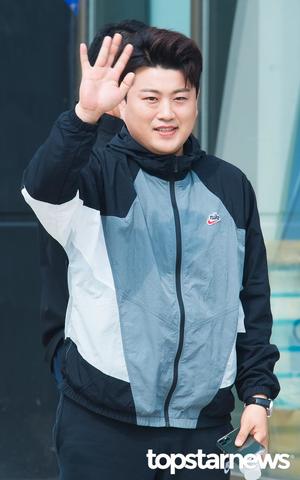 망신살?…김호중 팬클럽, 기부도 거절 당했다 "곤혹스러워"