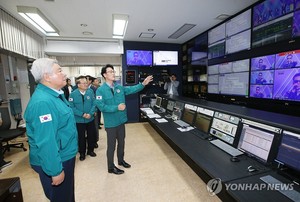 김홍일 방통위원장, 풍수해 대비 KBS 관악산 송신소 점검