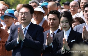 尹대통령 내외 사리반환 기념식 참석…"한미관계 가까워져 해결 실마리"(종합)