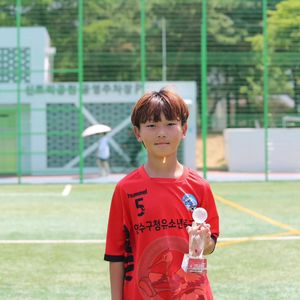 이동국 아들 시안, 축구 대회 우승·득점왕…아빠 유전자 그대로 물려받아