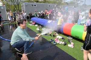 시청 앞에 펼쳐진 어울림·놀이마당…광주시민의 날 기념 축제