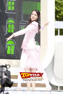 숨막히는 S라인 선보이는 레인보우(Rainbow) 고우리 …2012 희망 TV SBS 생방송 현장 [K-POP PHOTO]