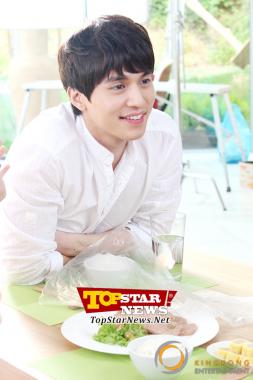 이동욱(Lee Dong Wook), ‘흰 셔츠가 가장 잘 어울리는 남자’ 광고 비하인드 사진 공개