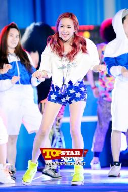 Crayon Pop&apos;s Wei&apos;s cute hand body posture…K-Collection with Supermodel Concert Scene [KPOP PHOTO]