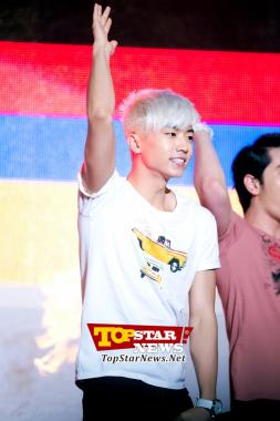 2PM(투피엠) 우영, &apos;모두 다 put your hands up&apos; …2012 런던 올림픽 대표 선수단 출정식 현장 [K-POP PHOTO]